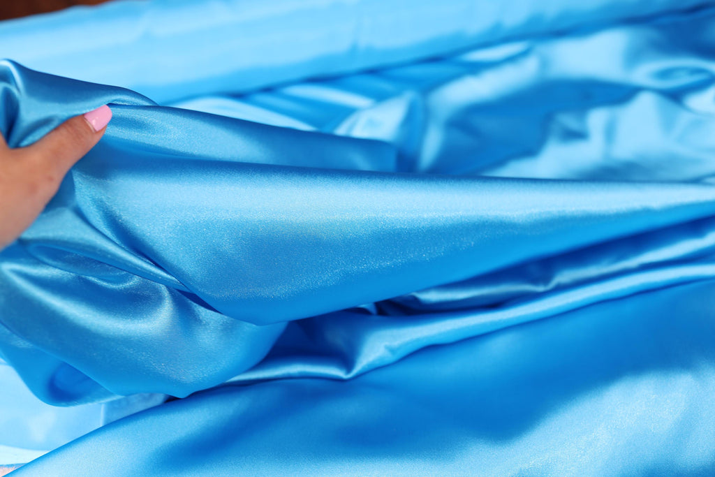 a woman&#39;s hand holding a blue cloth