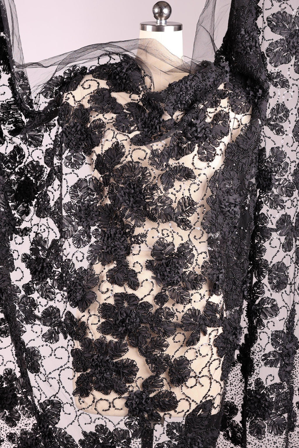 a black and white floral pattern with a lace-like texture, creating a visually striking and intricate design.