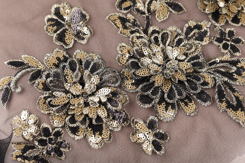a close up of a piece of cloth with flowers on it